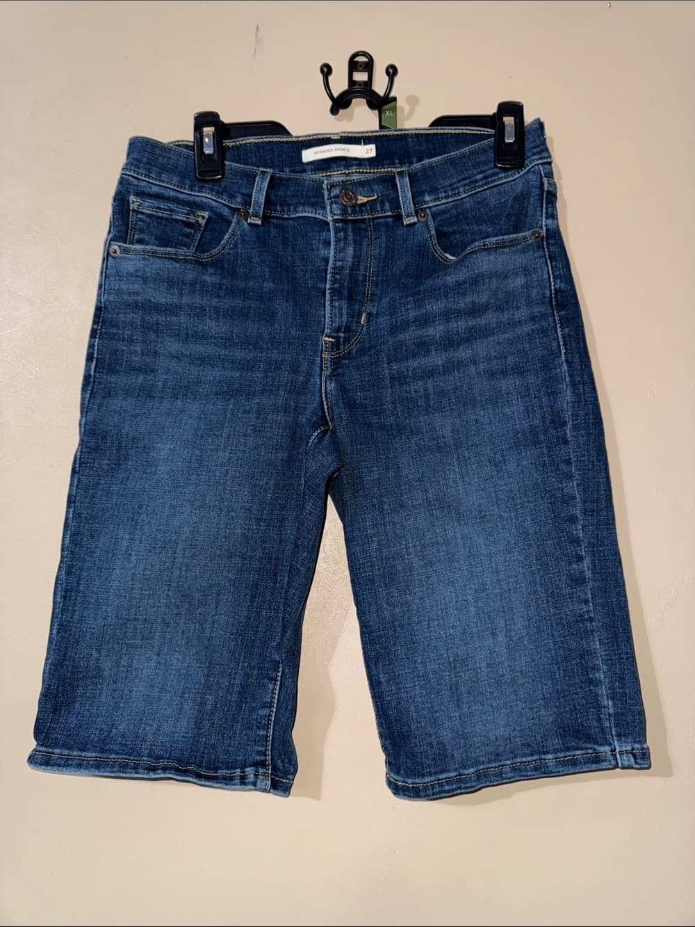 Levis Bermuda Shorts Womens 27 Medium Wash Denim Mid Rise Blue Jean Shorts