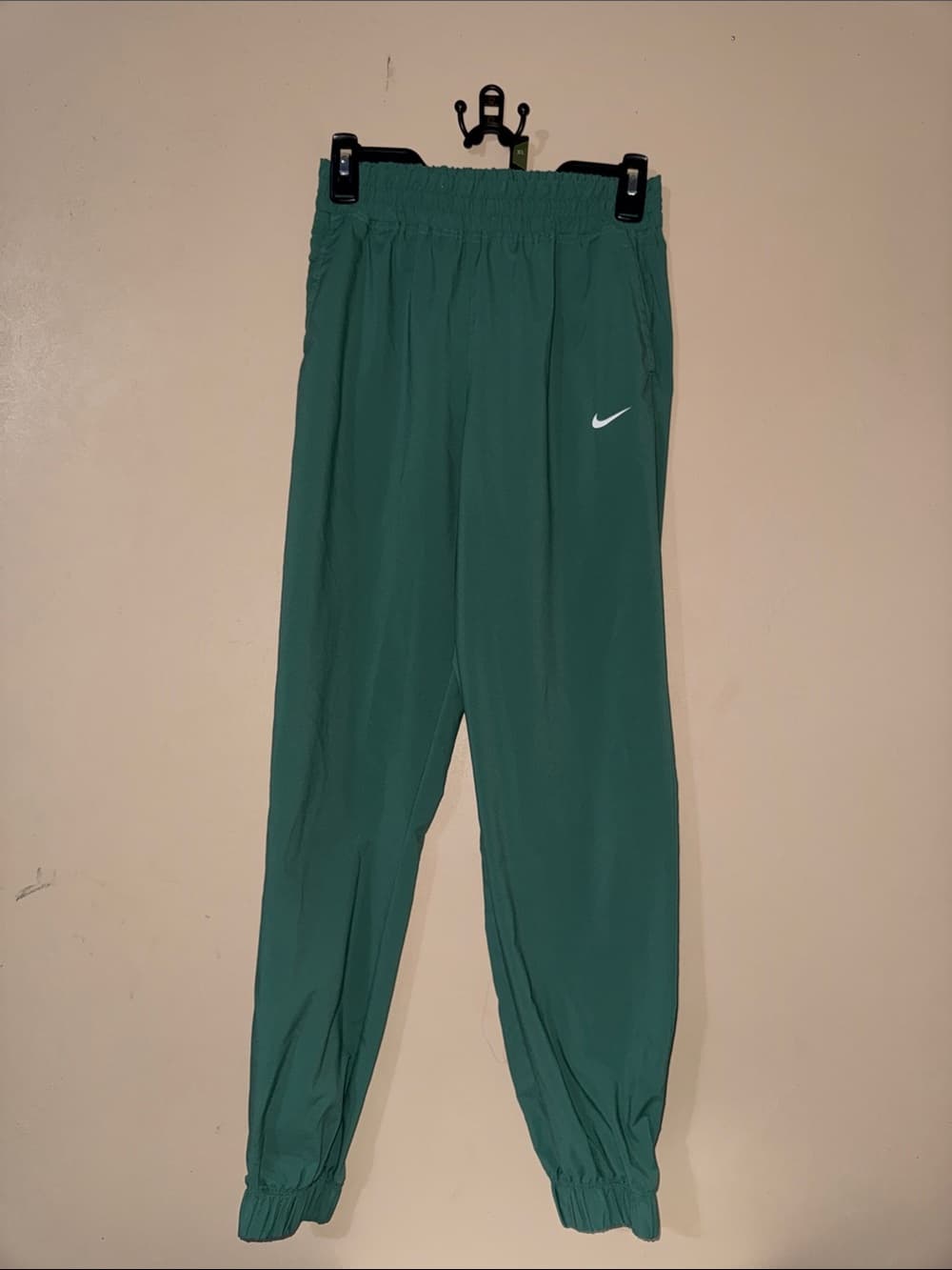 Nike Kids Teal Green Jogger Sweatpants White Swoosh Logo Elastic Waist Cuffed