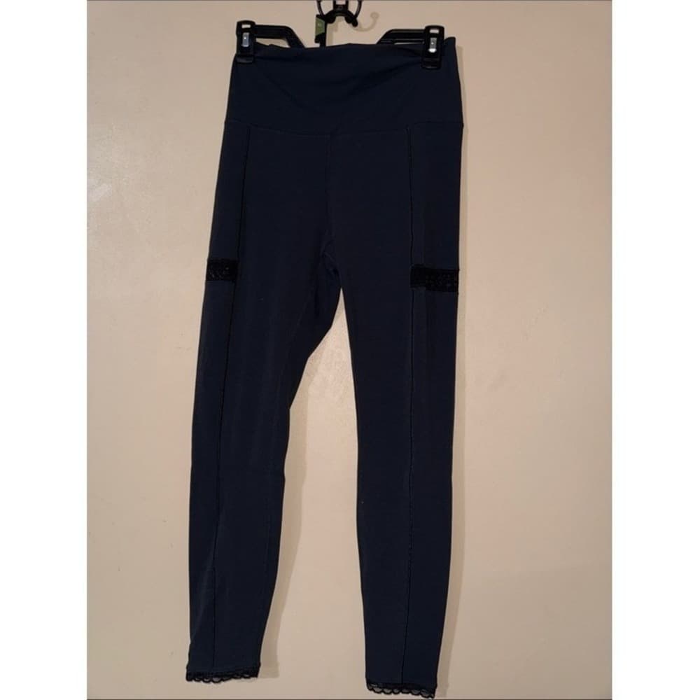 Nike Dri-FIT Black Lace Trim High Waisted Leggings Women's Size M Pockets