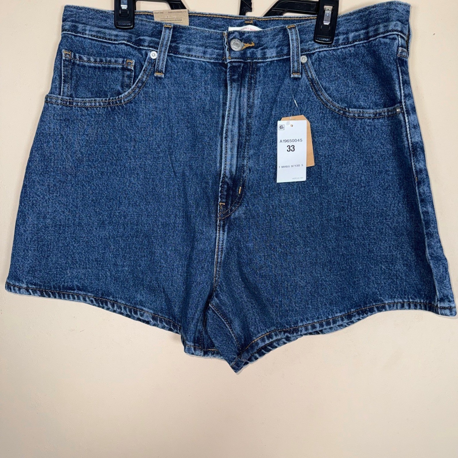 Levi's High Waisted Mom Shorts Women's 33 Medium Wash A1965-0045 NWT