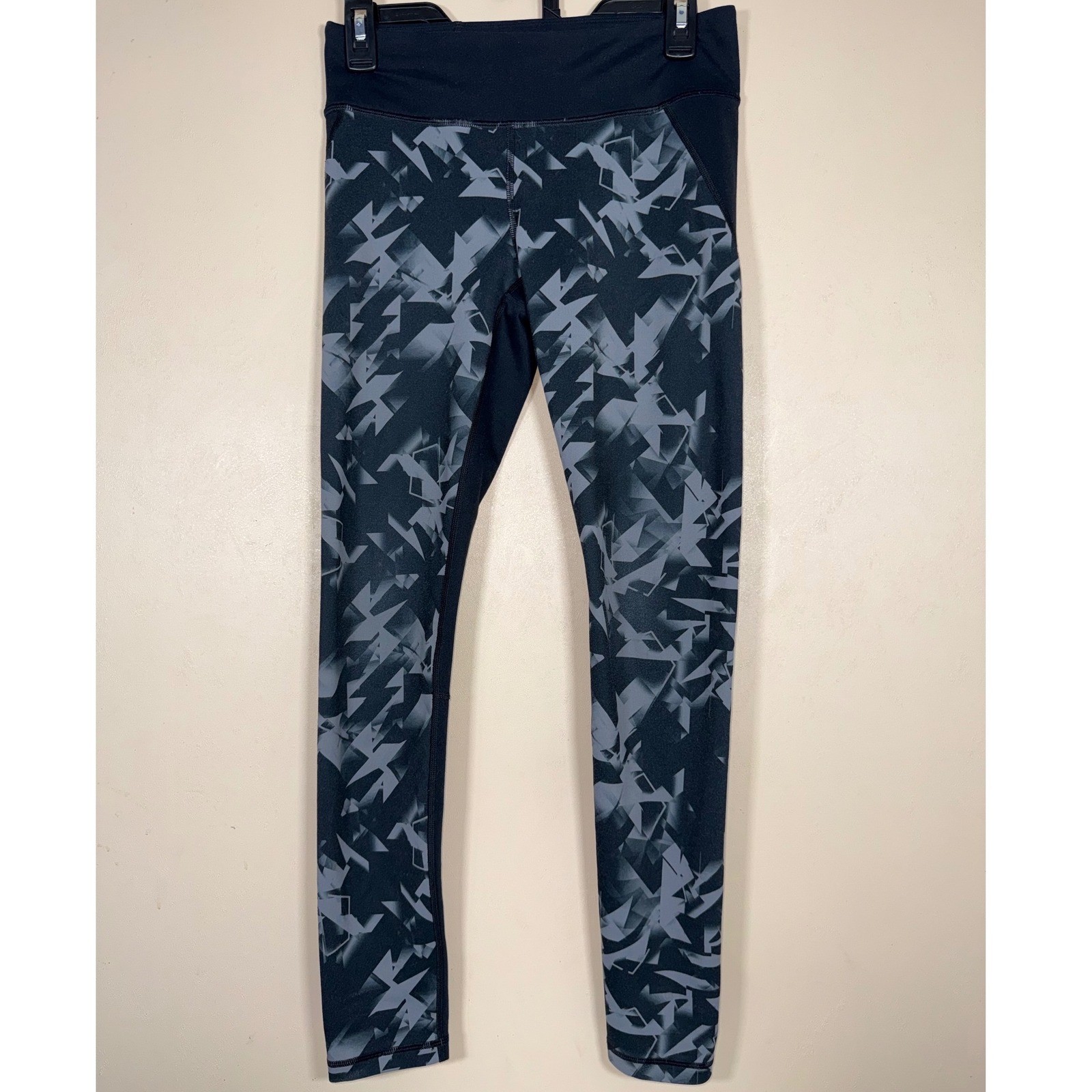 Under Armour HeatGear Fitted Womens S Black Gray Geometric Ankle Leggings
