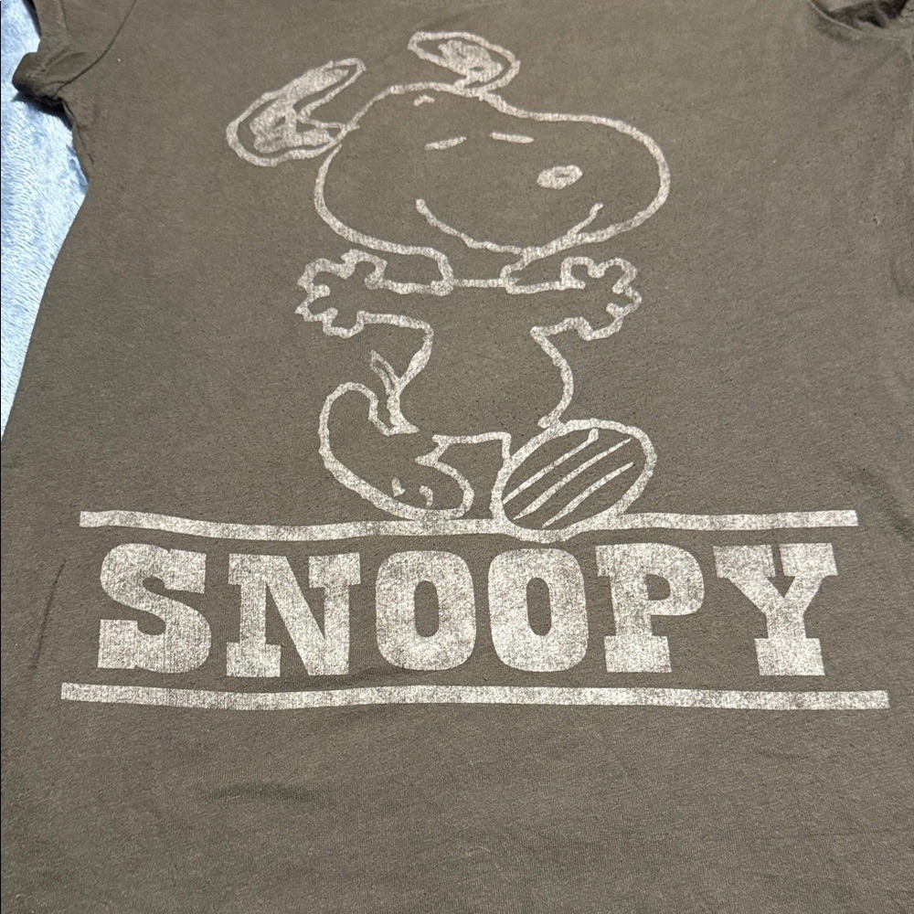 Peanuts Snoopy Size M Charcoal Gray Distressed Graphic T-Shirt Cotton Blend