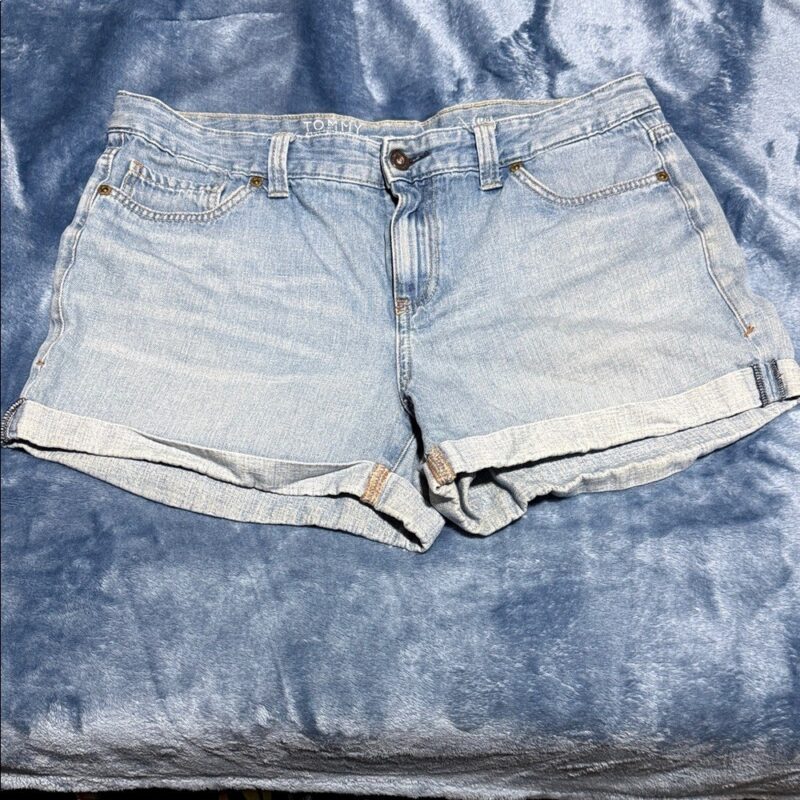 Tommy Hilfiger Women's Size 12 Light Wash Denim Cuffed Jean Shorts Blue Cotton
